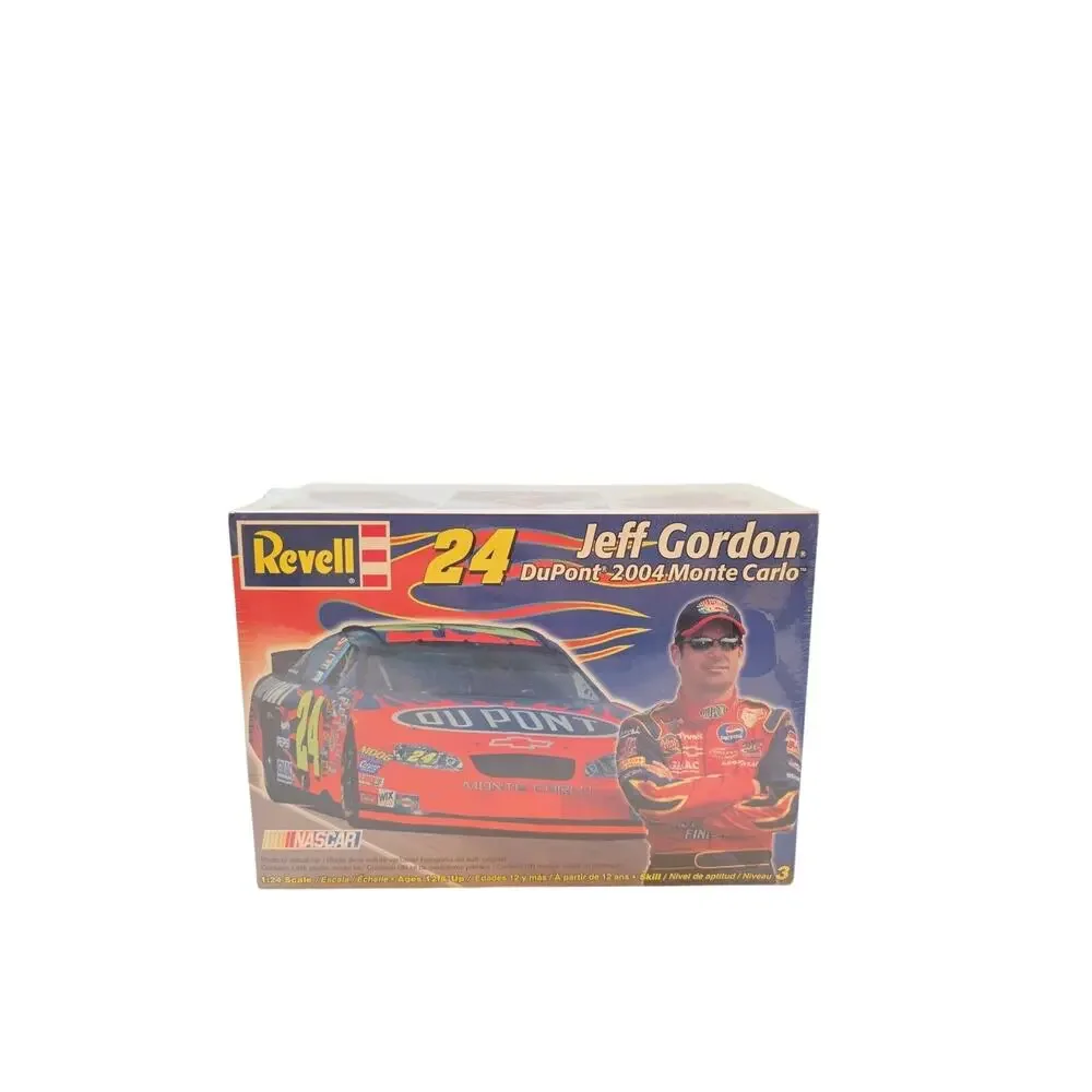 WONDERFUL REVELL JEFF GORDON DUPONT 2004 MONTE CARLO 1:24 SCALE CAR